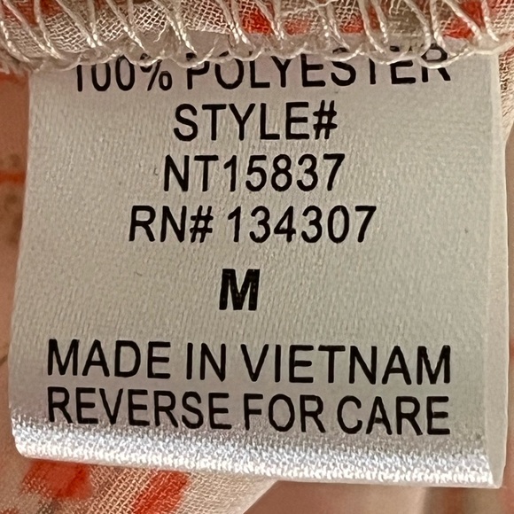 Lumiere triangle shapes looking sleeveless top. Size M (C) - Picture 3 of 4